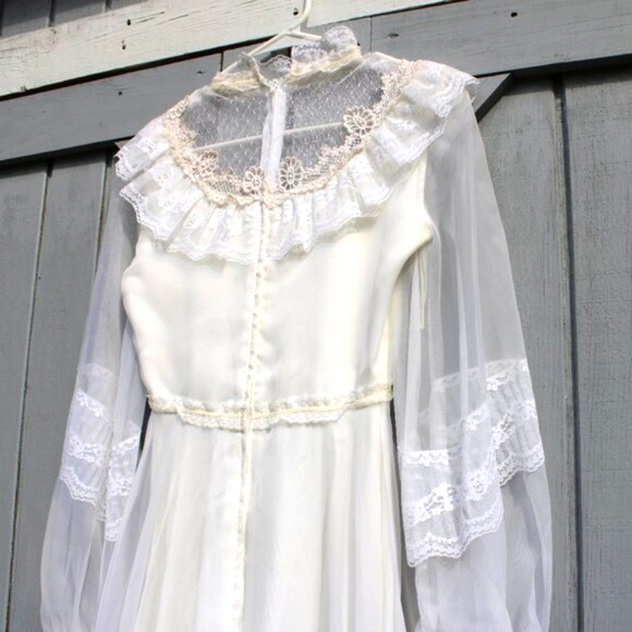 Vintage 80s Montgomery Ward Wedding Dress - Size 5/6 - Delicate Lace & Ruffles - Picture 6 of 11